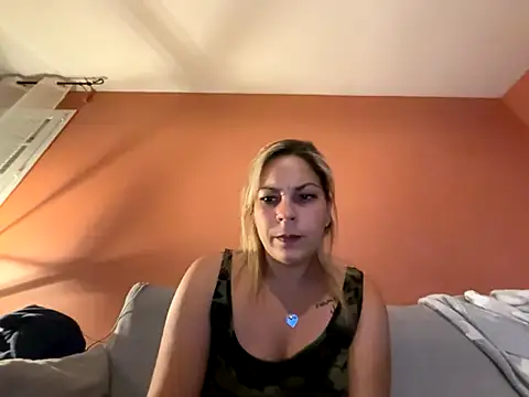 Snapshot of minettedusud chatting on 10-07-25, 09:23 minettedusud online show from 10-07-25, 09:23