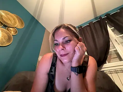 Snapshot of minettedusud chatting on 10-16-25, 07:53 minettedusud online show from 10-16-25, 07:53