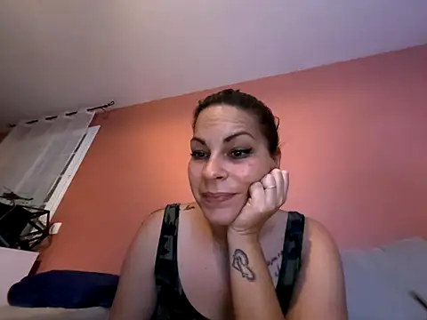 Snapshot of minettedusud chatting on 11-11-25, 09:48 minettedusud online show from 11-11-25, 09:48