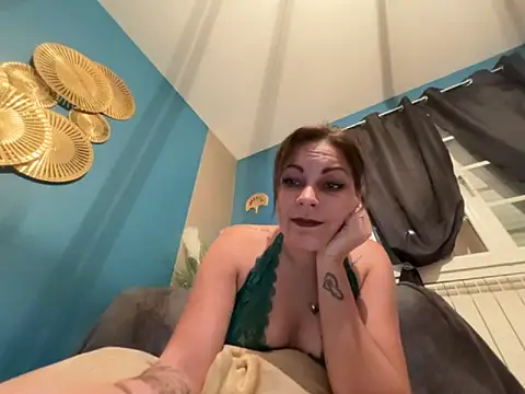 Snapshot of minettedusud chatting on 11-17-25, 09:37 minettedusud online show from 11-17-25, 09:37