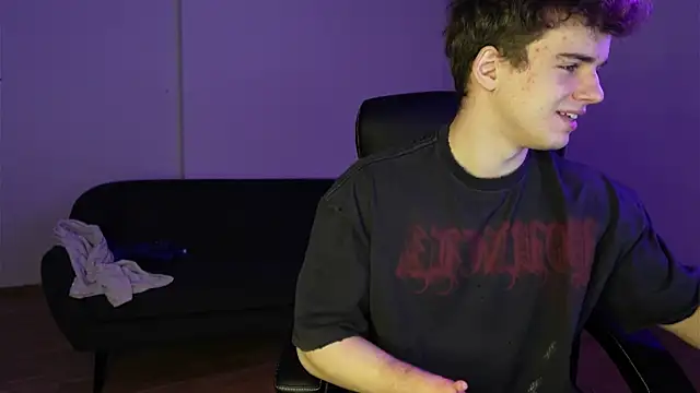 Snapshot of Ricky_Becko chatting on 12-16-25, 04:34 Ricky Becko online show from 12-16-25, 04:34