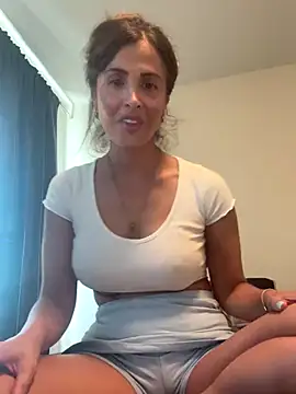 Snapshot of Alona_Brown chatting on 09-17-25, 07:59 Alona Brown online show from 09-17-25, 07:59