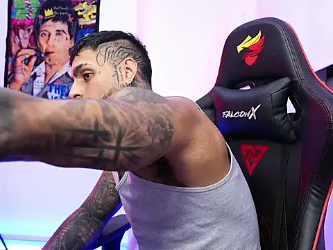 logan hugh8 online show from 10-22-25, 03:51