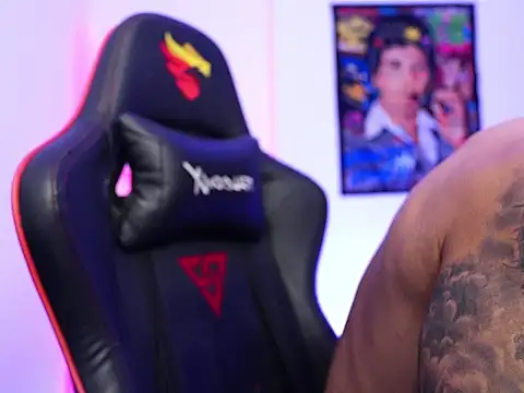 logan hugh8 online show from 11-23-25, 02:22