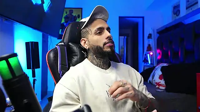 logan hugh8 online show from 02-02-26, 03:49