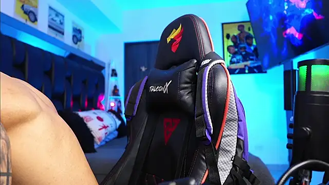 logan hugh8 online show from 02-25-26, 01:04