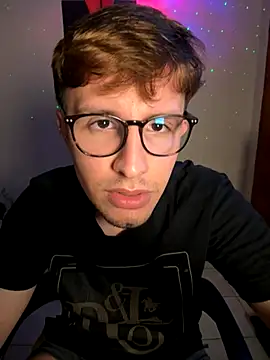 Snapshot of ricdicxs chatting on 10-29-25, 03:42 ricdicxs online show from 10-29-25, 03:42