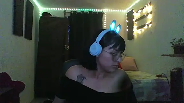 Snapshot of jenmarquez_ chatting on 12-13-25, 11:54 jenmarquez online show from 12-13-25, 11:54