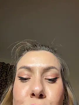 emmasweett11 online show from 10-19-25, 01:56