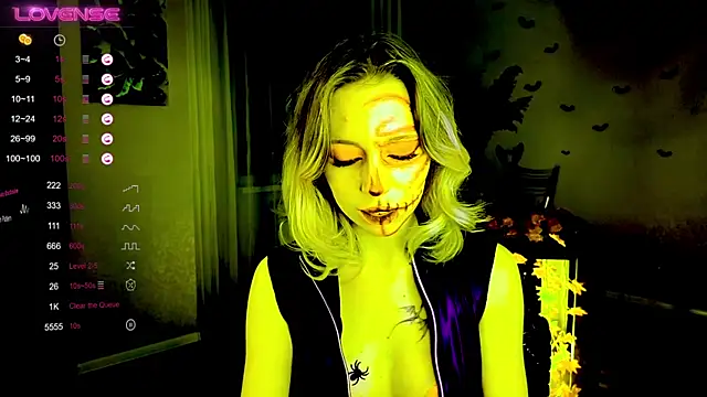 NyxaThorn online show from 10-31-25, 02:40