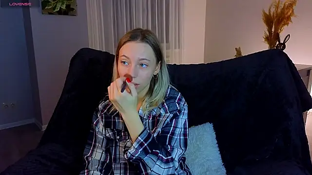 NyxaThorn online show from 11-28-25, 02:42