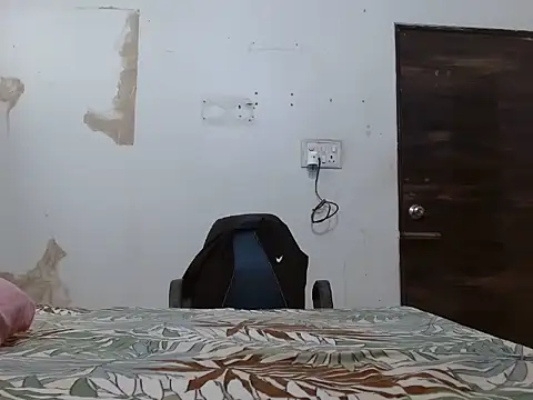 Snapshot of soya_queen chatting on 10-19-25, 02:12 soya queen online show from 10-19-25, 02:12