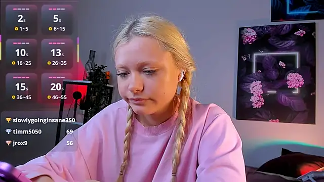 Snapshot of Millie_Vanillies chatting on 11-28-25, 10:40 Millie Vanillies online show from 11-28-25, 10:40