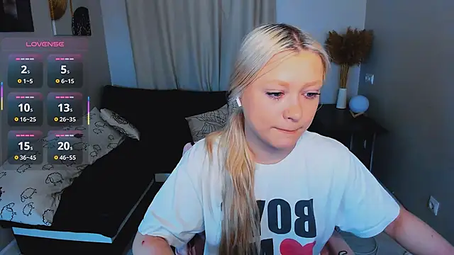 Snapshot of Millie_Vanillies chatting on 12-05-25, 05:49 Millie Vanillies online show from 12-05-25, 05:49