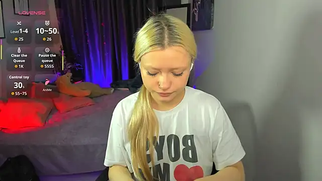 Snapshot of Millie_Vanillies chatting on 12-14-25, 06:30 Millie Vanillies online show from 12-14-25, 06:30