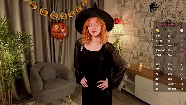 Snapshot of TiannaBorlace chatting on 10-31-25, 11:11 TiannaBorlace online show from 10-31-25, 11:11