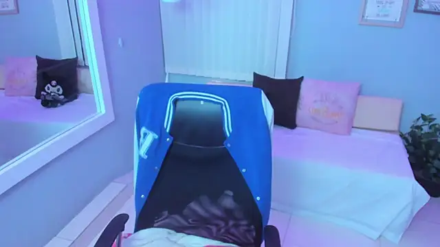 Snapshot of Miku_Kita chatting on 10-03-25, 01:52 Miku Kita online show from 10-03-25, 01:52