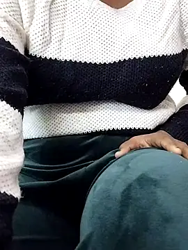 Snapshot of Laxmi_89 chatting on 11-29-25, 03:31 Laxmi 89 online show from 11-29-25, 03:31