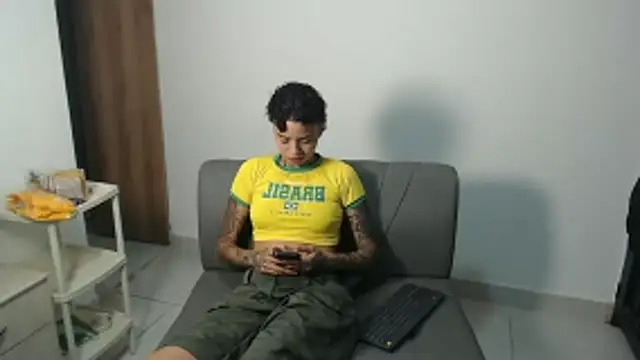 ParisAndVi online show from 11-28-25, 02:14