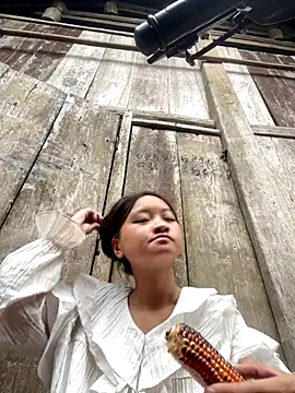   Nhug  05 online show from 09-10-25, 12:43