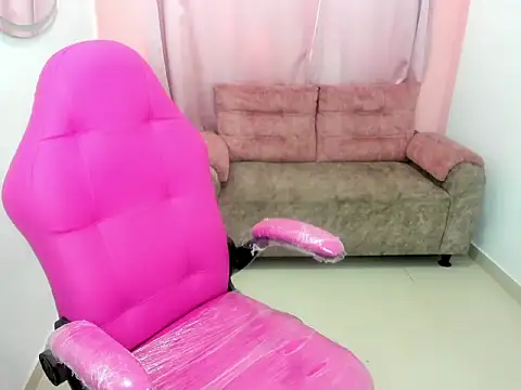 Snapshot of Emiss_Jones chatting on 10-30-25, 01:34 Emiss Jones online show from 10-30-25, 01:34