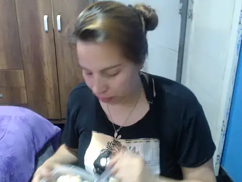 cloequeen15 online show from 10-27-25, 08:02