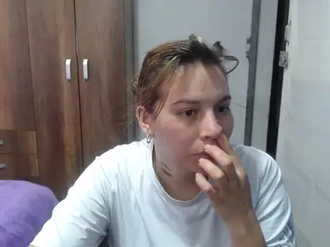 cloequeen15 online show from 10-31-25, 04:52