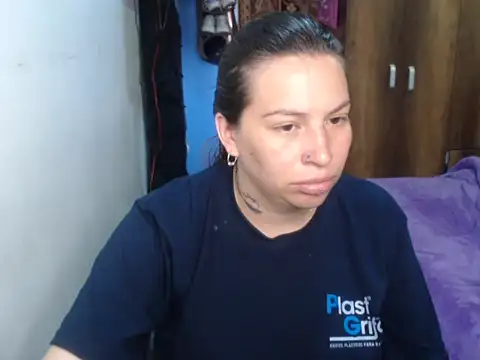 cloequeen15 online show from 04-17-26, 01:25