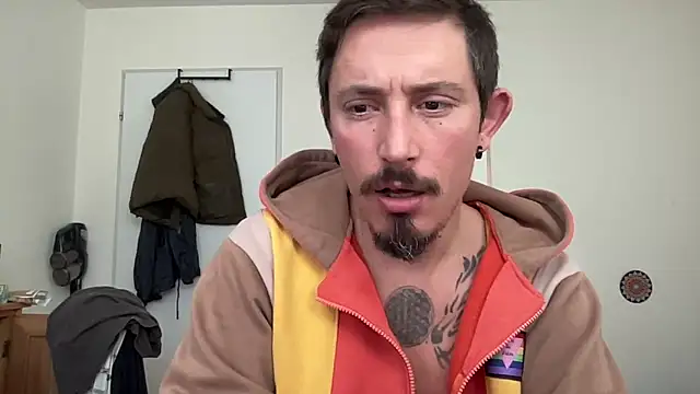 Snapshot of sunZfun chatting on 10-31-25, 08:26 sunZfun online show from 10-31-25, 08:26