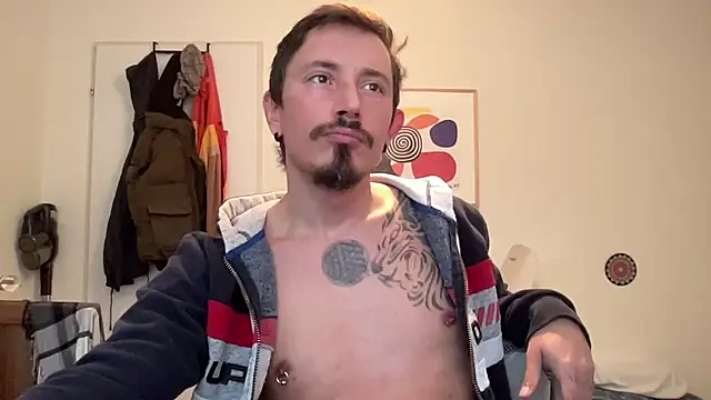 Snapshot of sunZfun chatting on 11-02-25, 10:39 sunZfun online show from 11-02-25, 10:39