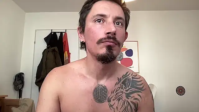 Snapshot of sunZfun chatting on 11-05-25, 12:49 sunZfun online show from 11-05-25, 12:49