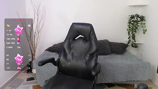 Snapshot of LiaGlow chatting on 11-13-25, 12:26 LiaGlow online show from 11-13-25, 12:26