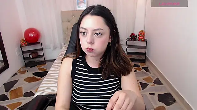 Snapshot of LiaGlow chatting on 12-15-25, 10:58 LiaGlow online show from 12-15-25, 10:58