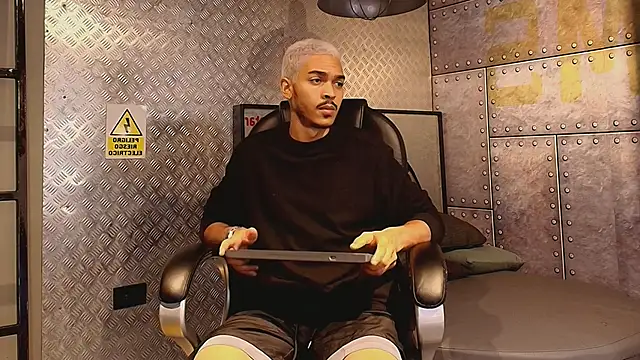 Snapshot of MarcusRain_ chatting on 09-26-25, 04:05 MarcusRain  online show from 09-26-25, 04:05