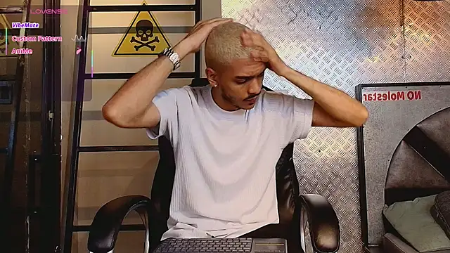 Snapshot of MarcusRain_ chatting on 10-06-25, 03:37 MarcusRain  online show from 10-06-25, 03:37