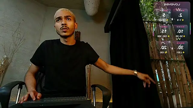 Snapshot of MarcusRain_ chatting on 10-15-25, 07:25 MarcusRain  online show from 10-15-25, 07:25