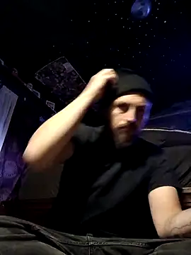 Snapshot of Macrhizz chatting on 10-13-25, 03:34 Macrhizz online show from 10-13-25, 03:34