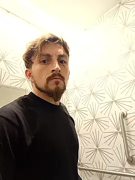 Snapshot of Macrhizz chatting on 10-23-25, 05:33 Macrhizz online show from 10-23-25, 05:33