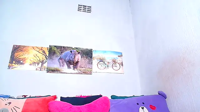 Snapshot of LoloQueen5 chatting on 11-06-25, 04:02 LoloQueen5 online show from 11-06-25, 04:02