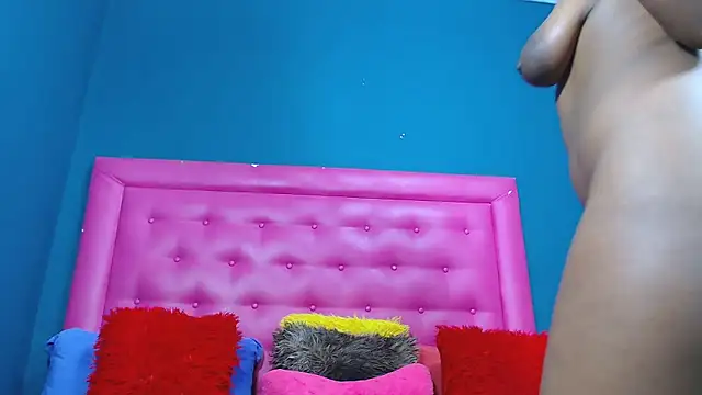 Snapshot of LoloQueen5 chatting on 02-13-26, 03:41 LoloQueen5 online show from 02-13-26, 03:41