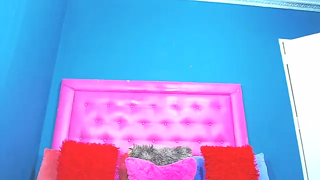 Snapshot of LoloQueen5 chatting on 02-15-26, 02:58 LoloQueen5 online show from 02-15-26, 02:58