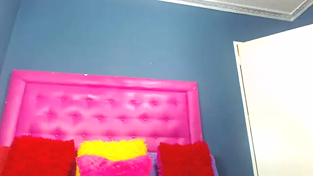 Snapshot of LoloQueen5 chatting on 02-18-26, 11:11 LoloQueen5 online show from 02-18-26, 11:11