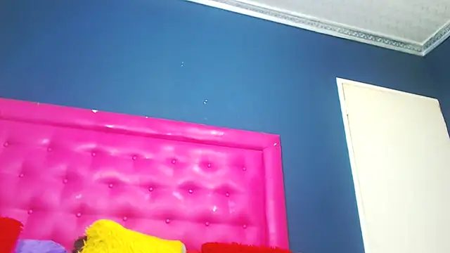 Snapshot of LoloQueen5 chatting on 02-25-26, 11:20 LoloQueen5 online show from 02-25-26, 11:20