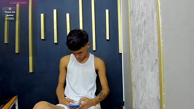 Snapshot of Just_D4v7 chatting on 09-29-25, 07:08 Just D4v7 online show from 09-29-25, 07:08