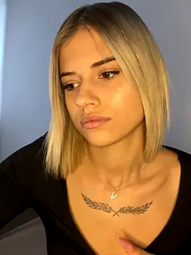 Snapshot of AishaKali chatting on 10-03-25, 07:27 AishaKali online show from 10-03-25, 07:27