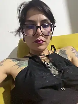 Snapshot of Esmeralda_CO chatting on 12-15-25, 05:44 Esmeralda CO online show from 12-15-25, 05:44