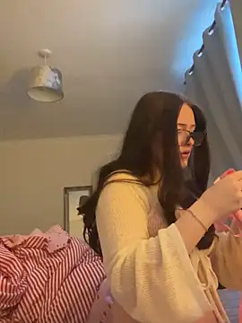 Snapshot of cherryrosealiee chatting on 02-01-26, 04:05 cherryrosealiee online show from 02-01-26, 04:05