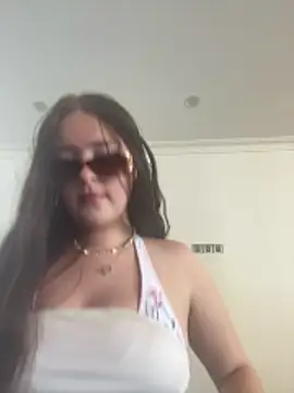 Snapshot of cherryrosealiee chatting on 02-12-26, 05:57 cherryrosealiee online show from 02-12-26, 05:57