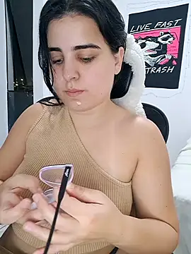 CutteGirl99 online show from 09-09-25, 11:37