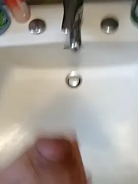 Snapshot of Empi19cm chatting on 10-08-25, 04:48 Empi19cm online show from 10-08-25, 04:48